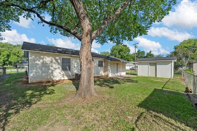 Photo - Updated 2 Bedroom in Connally ISD