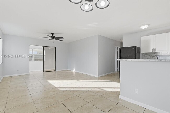 Photo - 533 NW 15th Way