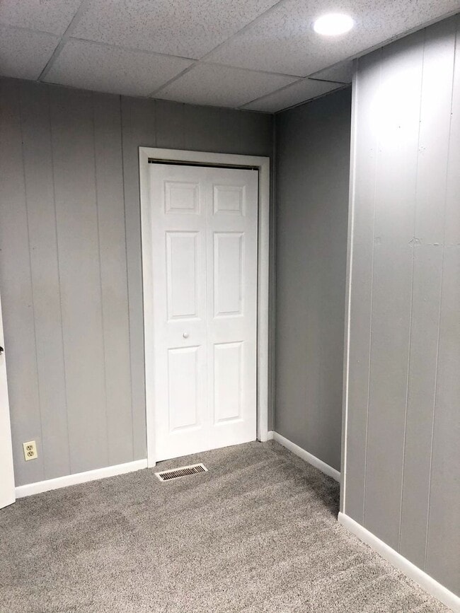 Building Photo - 3 bed 1 bath in South Oakland - Central air, washer/dryer, updated, dishwasher