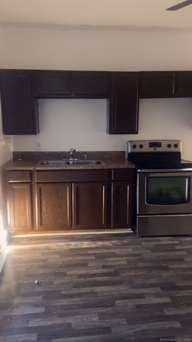 Building Photo - 6 E Raymond St Rental