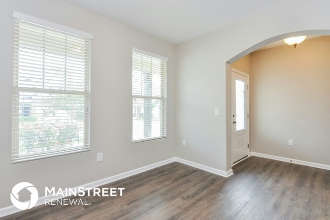 Photo - 626 Stapleford Ln