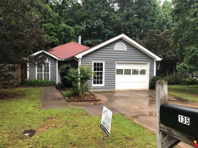 Building Photo - Three Bedroom Near Vet School!