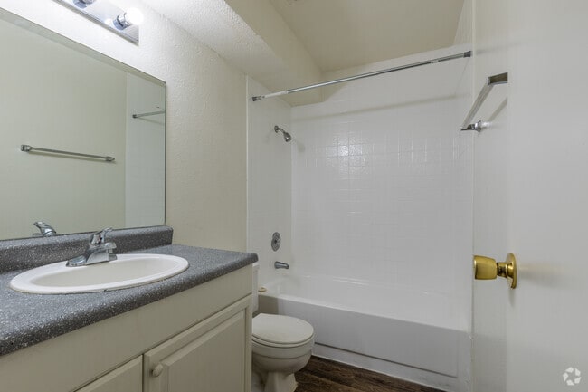 1 BR, 1 BA - 740 SF