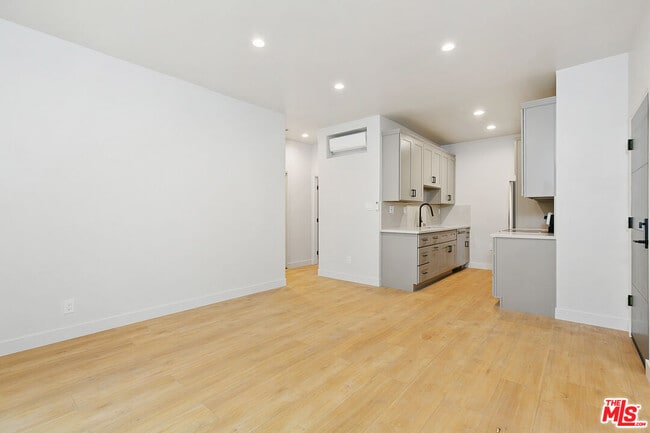 Photo - 7229 Willoughby Ave Unit 17