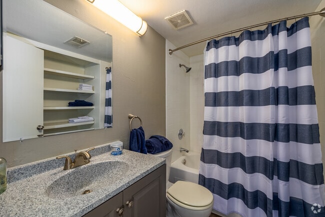 2BD, 1BA - Bathroom