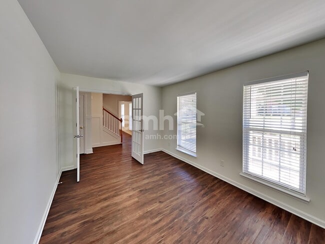 Photo - 1606 Harrison Way