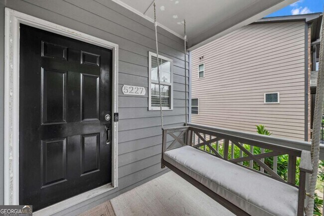 Photo - 5227 Whiteoak Ave