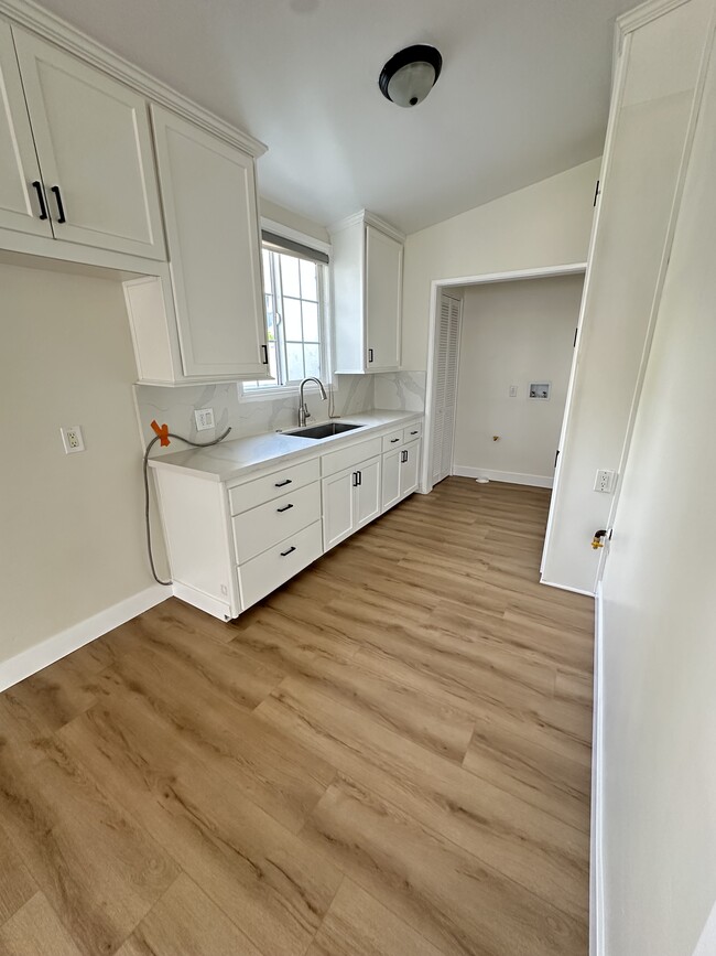 Photo - 171 E 68th Way Unidad Rear Long Beach