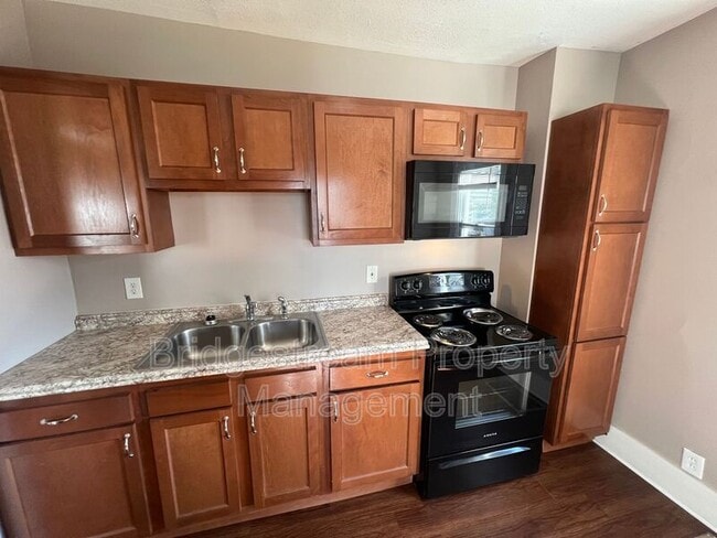 Photo - 1628 Gummer Ave