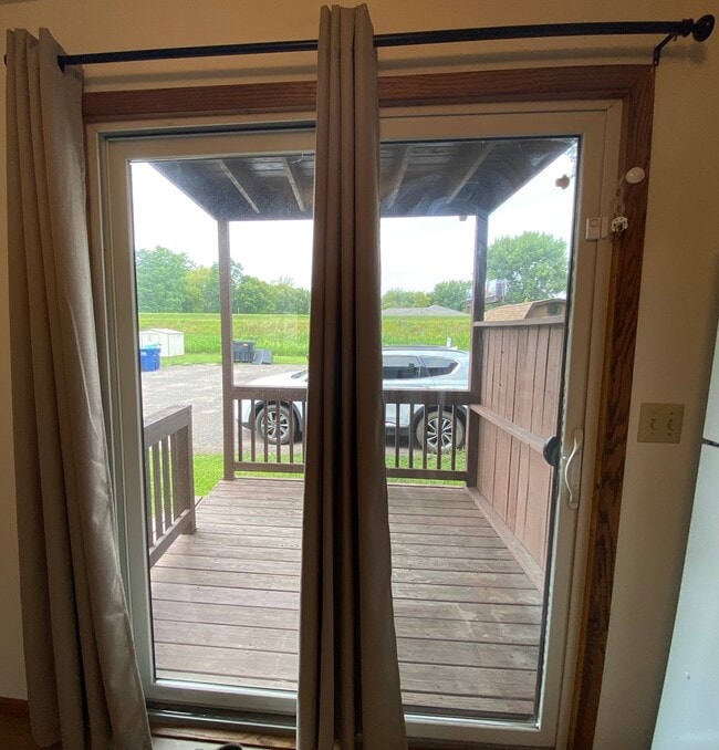 Little deck & parking - 521 Kerry Dr Unit #101