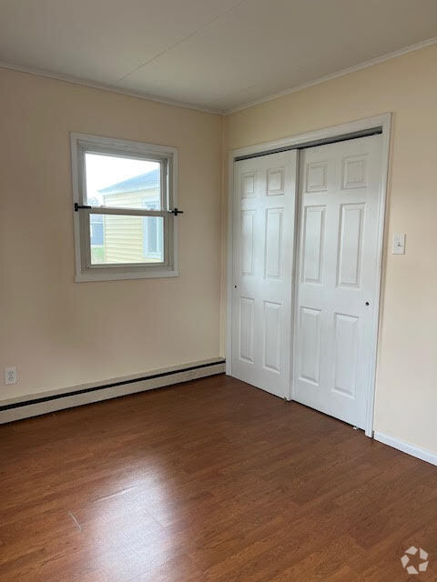 Building Photo - 2 Sherwood Dr Rental