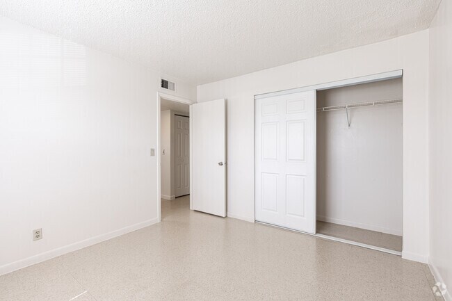 2BR, 2BA - 1,000SF - Second Bedroom