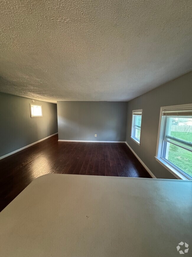 Building Photo - 2211 Rosewood Dr Rental