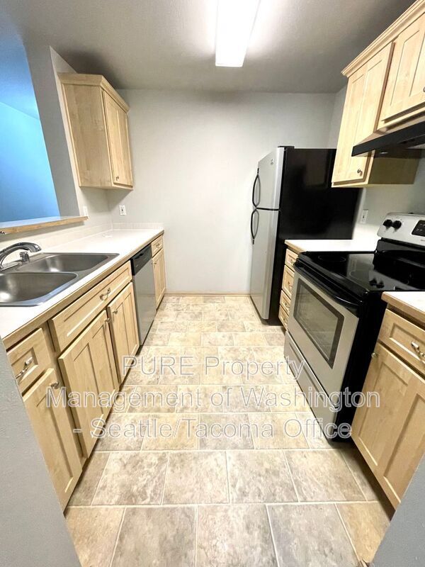 Photo - 975 Aberdeen Ave NE Unit #J-203