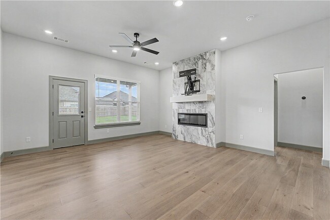 Photo - 1081 Mammoth St