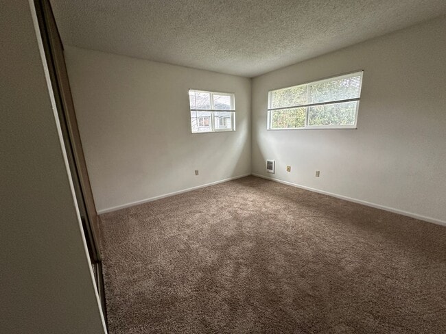 Photo - Application Pending - 3 Bedroom Condo for Rent - Hood River