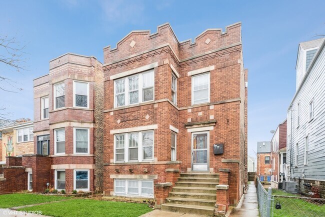 Photo - 3535 W School St Unidad 2 Rental