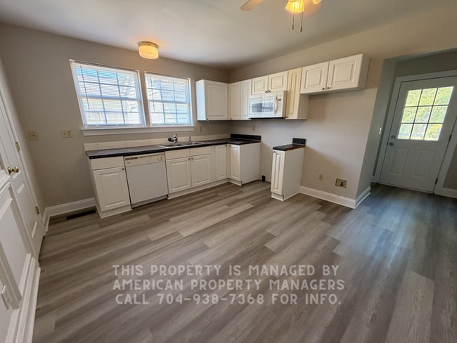 Photo - 421 Grace Ave NW