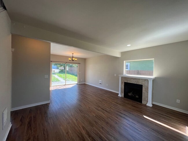 Photo - 5 Bedroom 2 Bath House Close to Whatcom Falls Park