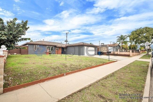 Photo - 2335 Logan St