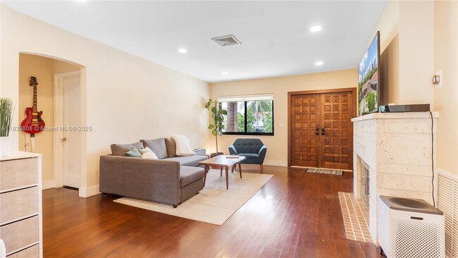 Photo - 619 SW 20th Rd