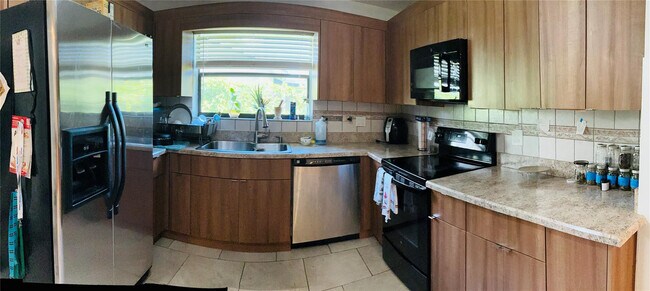 Photo - 12900 SW 13th Manor