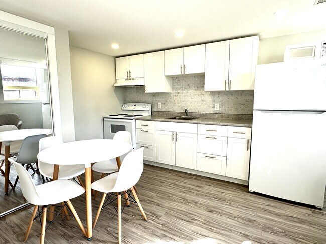 Photo - 1495 Gladstone Ave Unité 105