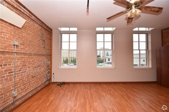 Building Photo - 150 Court St Rental