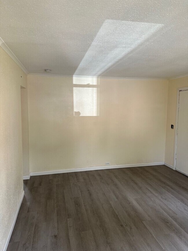 Photo - North Gate - Cozy 2 bed/ 1 bath house with...