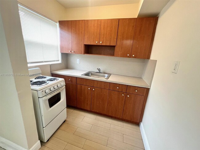 Building Photo - 698 NE 85th St Unit 3 Rental