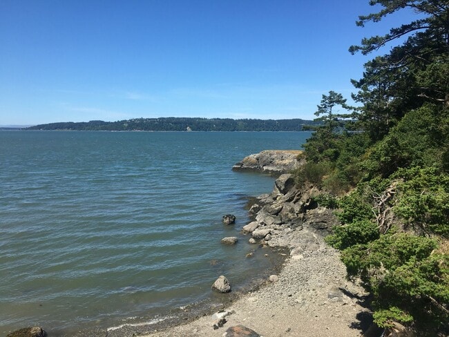 Building Photo - La Conner Home with Stunning View