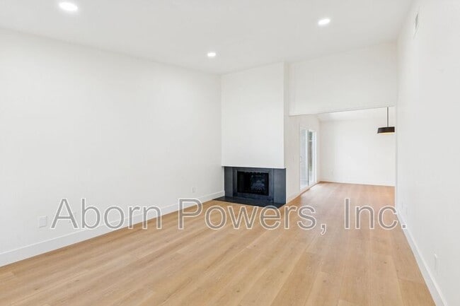 Photo - 9752 Woodhollow Way