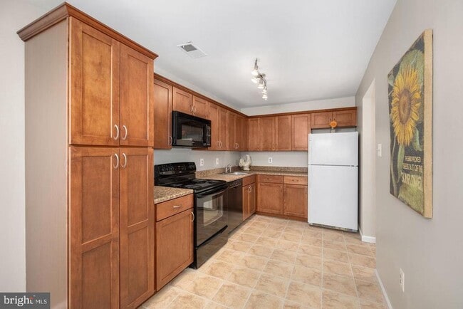 Building Photo - 10673 Spring Oak Ct