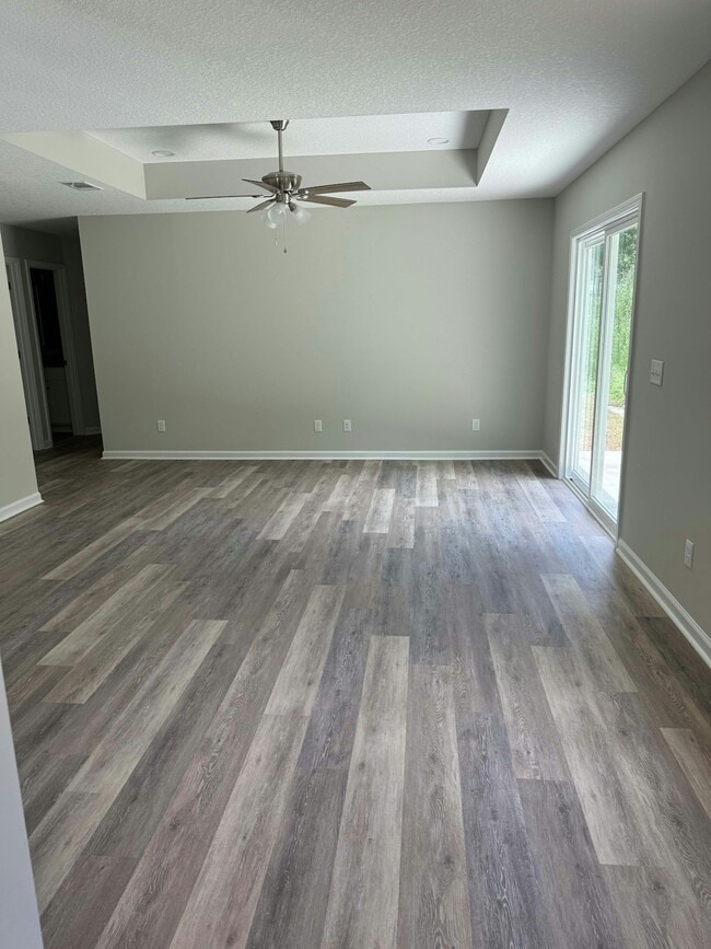 Photo - 241 Crown Cir