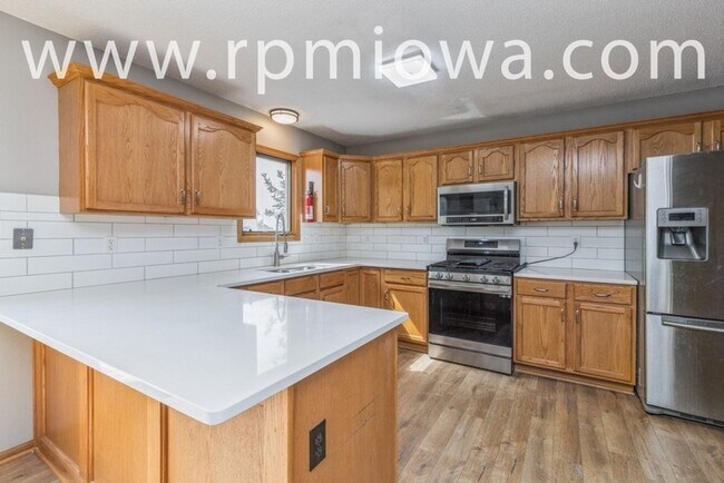 Photo - GREAT LOCATION!! 4 Bedroom, 3.5 Bathroom Home in West Des Moines