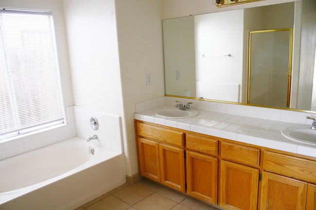 Photo - 3574 N State Ave