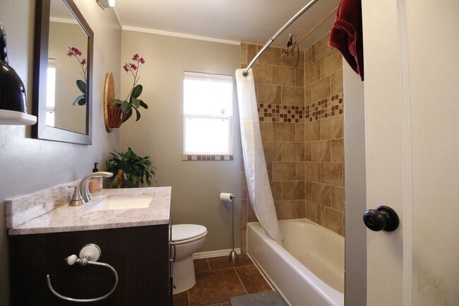 Photo - 3104 Barge St