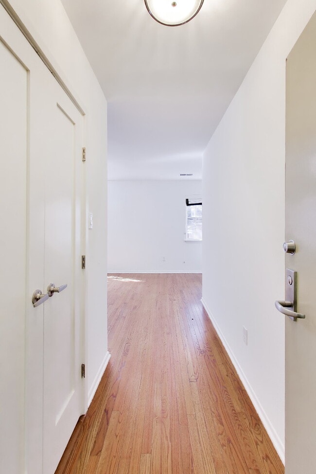 Photo - Bright 16th St Condo + Parking Unidad #14