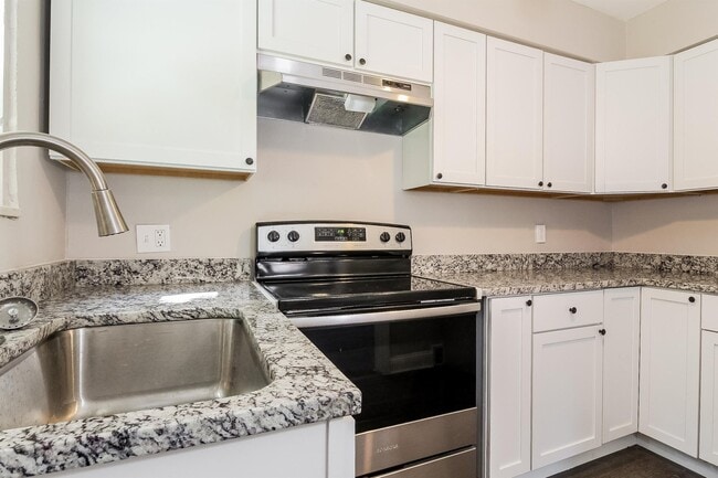 Photo - 2136 Laketon Rd