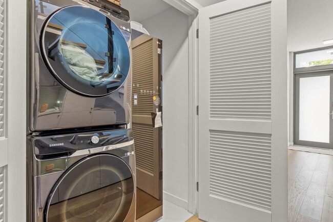 Photo - 1055 99th St