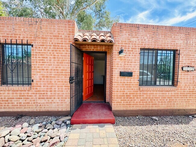 Photo - 2 Bedroom Cottage with High End Kitchen an...