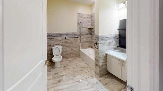 Photo - 680 Grand St Unit 410