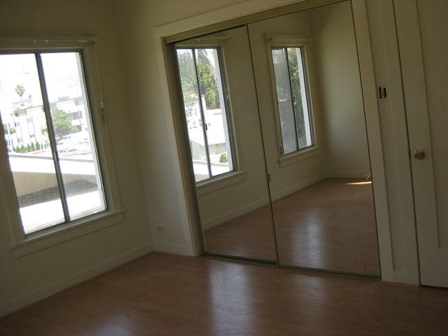 bedroom 1 - 959 N Wilton Pl Unit 959 1/2