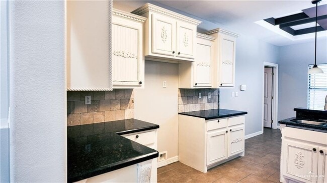 Photo - 12 Linva Ave