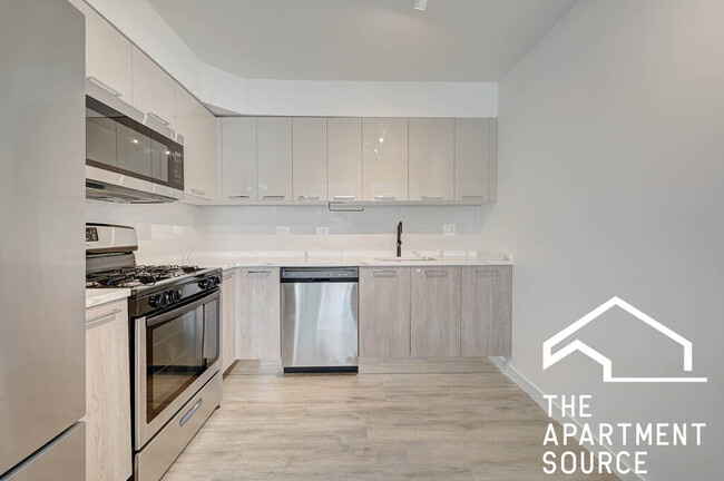Building Photo - 7621 N Sheridan Rd Unit 1F Rental