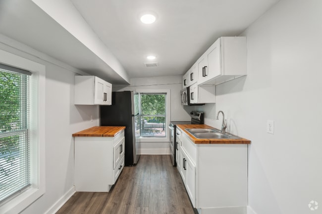 Building Photo - 502 W 48th St Unit B Rental