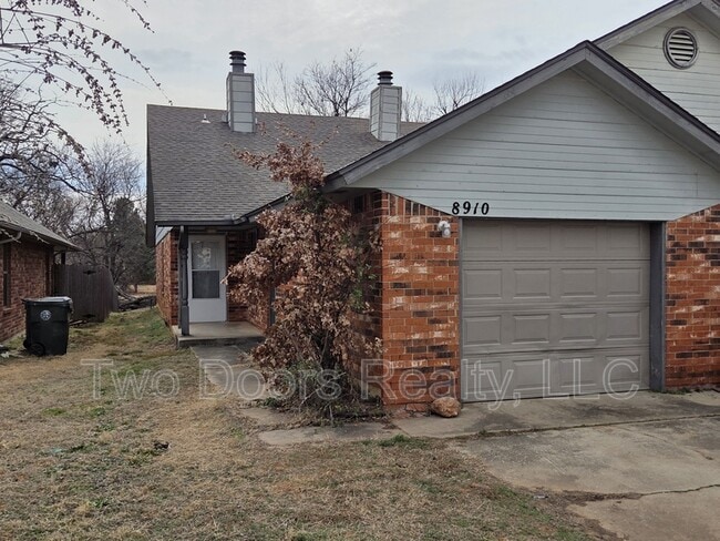 Building Photo - 8910 Oak Valley Dr