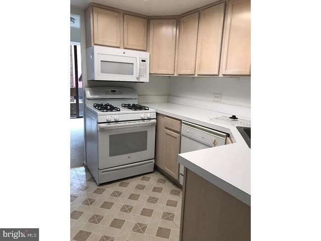 Building Photo - 1326 Spruce St Unit 703