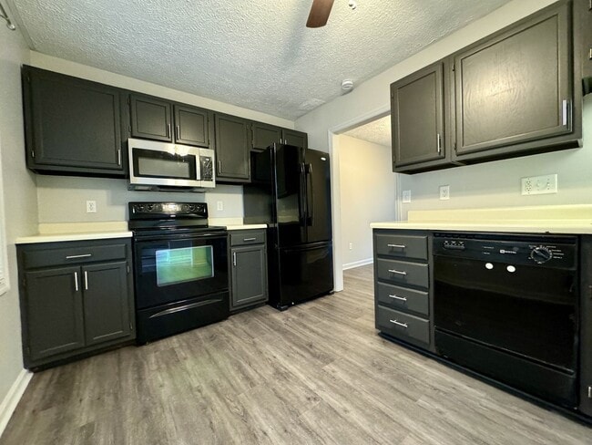 Photo - 207 Lester Pl
