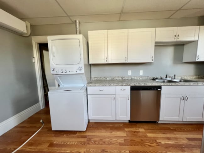 Building Photo - 1427 9th Ave Rental
